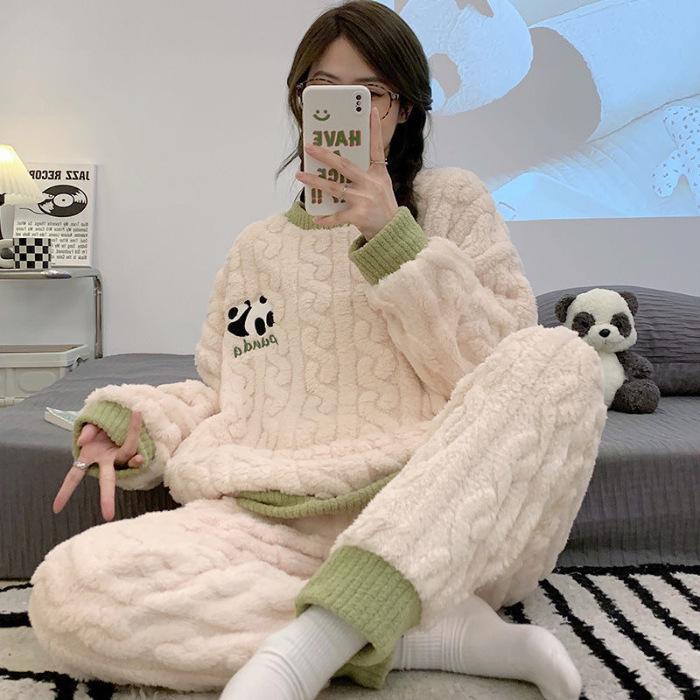 Women's 2024 Winter Coral Fleece Pajama Set - Stylish Flannel Suit for Autumn and Winter, Wearable Outdoors