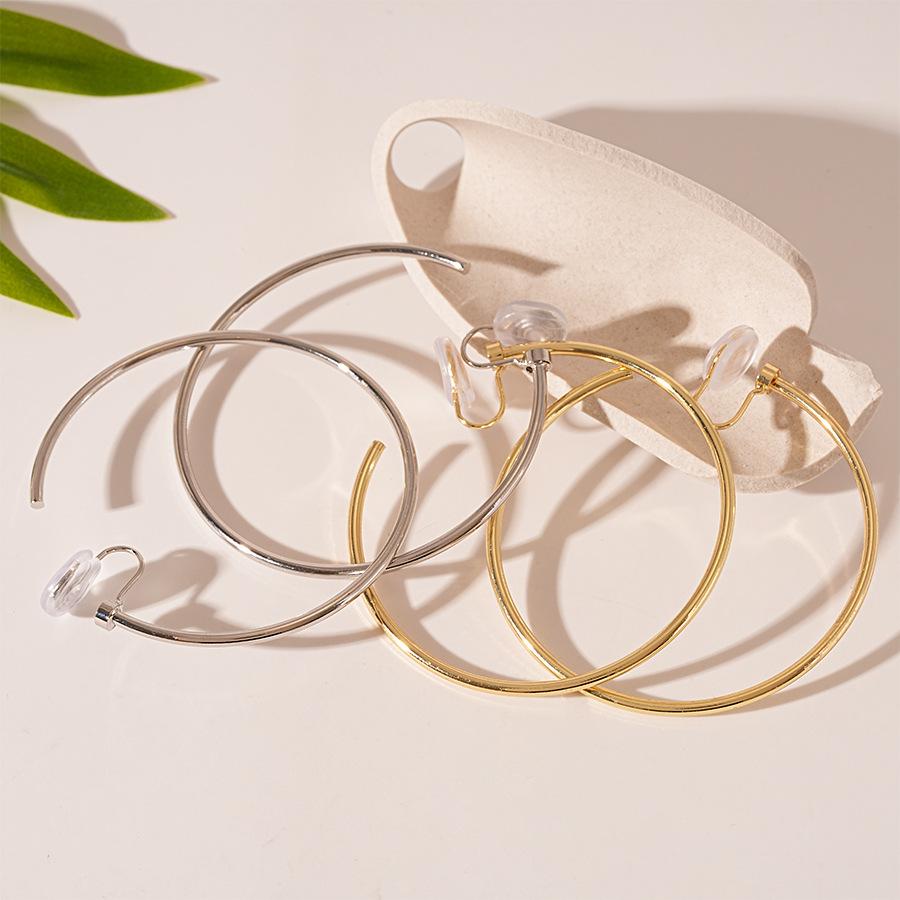 No ear piercings, simple metal sense, geometric plain ring, ear clips, European and American fashion commuting atmosphere, high sense temperament