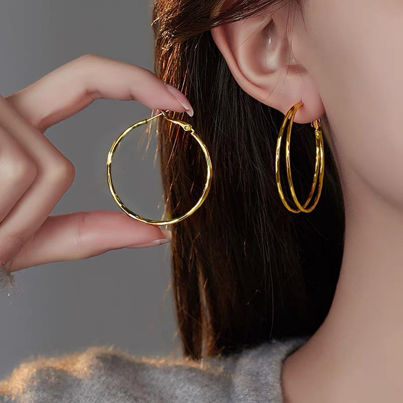 Women's Luxury Textured Metal Hoop Earrings - Versatile Niche Design
