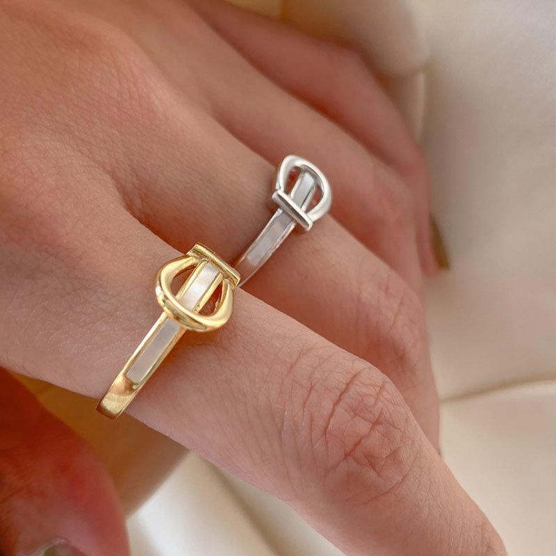 Silver S925 Contemporary Ring With Retro Shell Buckle Design Perfect For Fashion Women