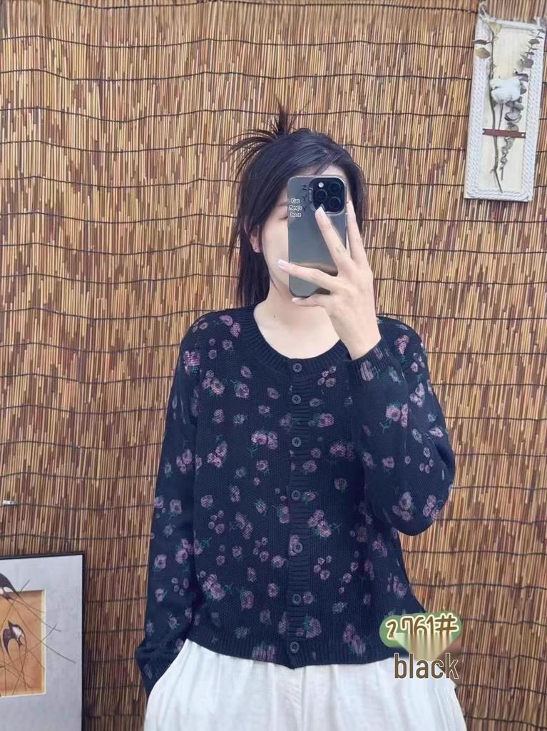 Autumn 2025 Korean-Style Print Cotton Knit Sweater: Casual Loose-Fit Long Sleeves in New Academic Style.