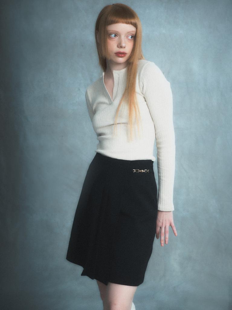 Renezmia Pleated Point Mini Skirt_Black