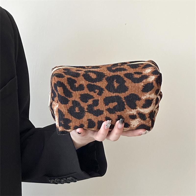 Autumn and Winter Leopard Print Makeup Bag Large Capacity Toiletry Bag Women's Makeup Pouch Travel Cosmetic Organizer Bag