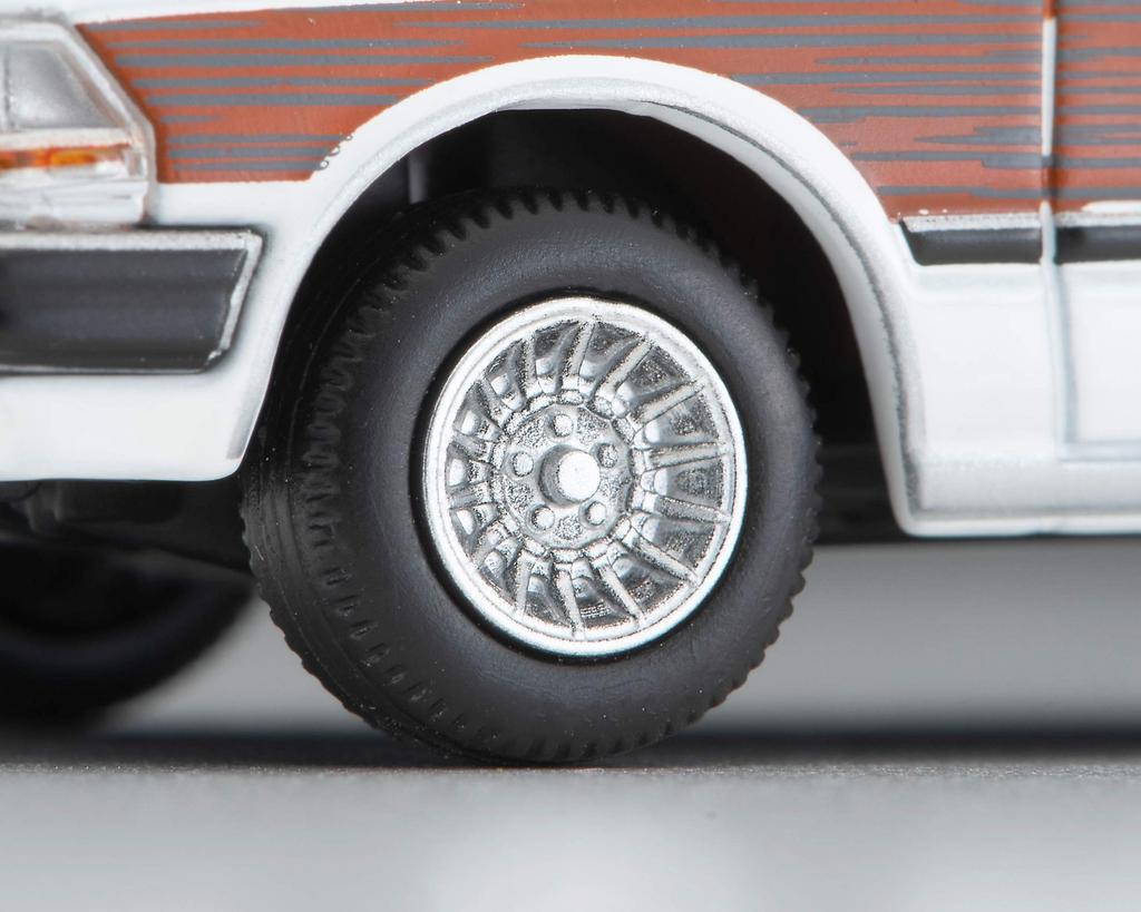 TOMYTEC Tomica Limited Vintage Neo Scale Nissan Cedric Wagon V20E GL Custom Specification Grain Finished Model 1/64 LV-N209c White/Wood