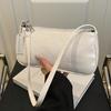 Women's shoulder bag, crocodile-embossed design, Korean style women's underarm tote bag, simple and casual crescent-shaped bag.