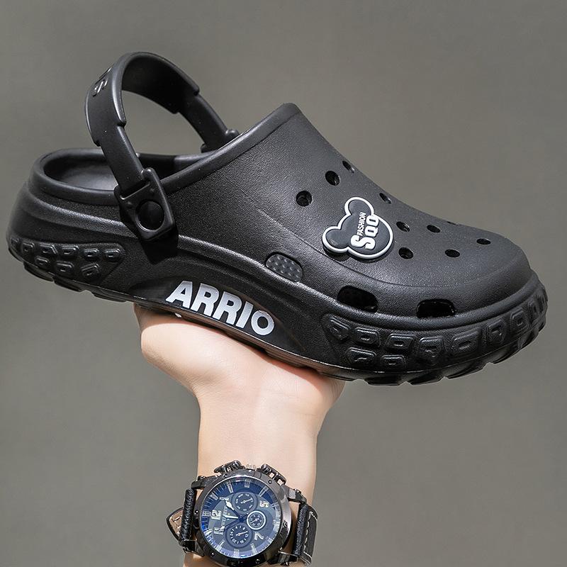 Hole shoes men's summer wear non-slip, wear-resistant and deodorant feet fashion trend stepping on shit beach shoes slippers sandals wholesale