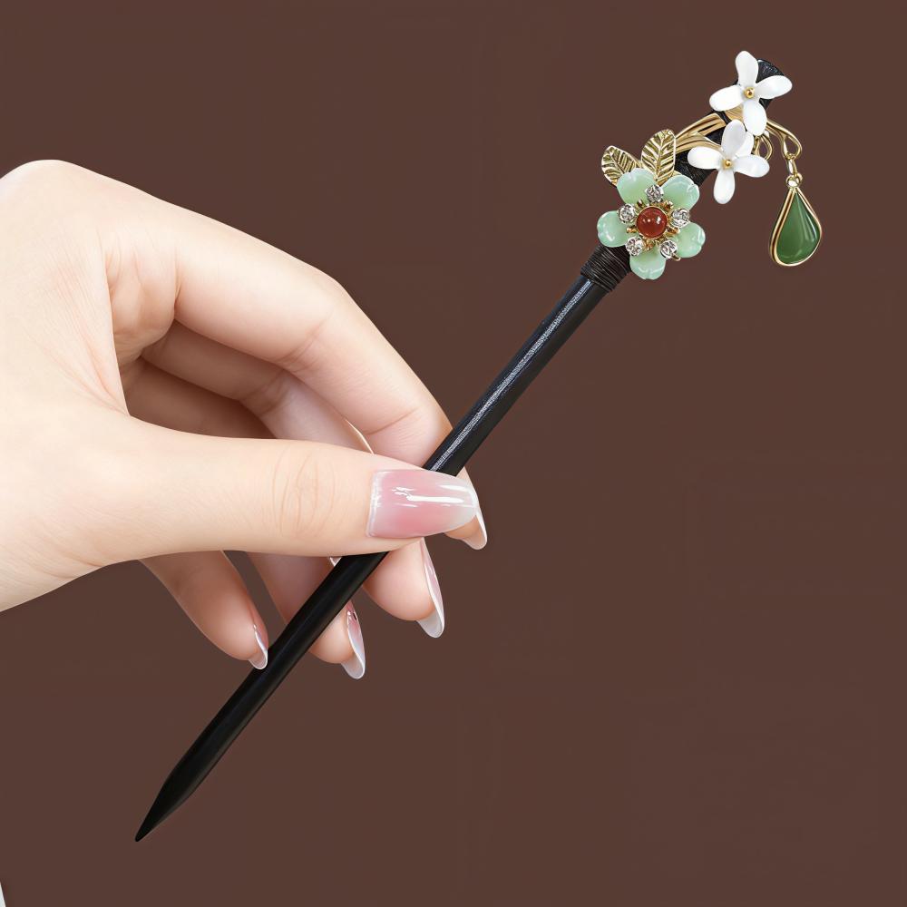 Chinese Style Flower Hairpin Bridal Wooden Tassel Hair Sticks Retro Floral Hair Chopsticks for Women Bun Updo Hair Accessories