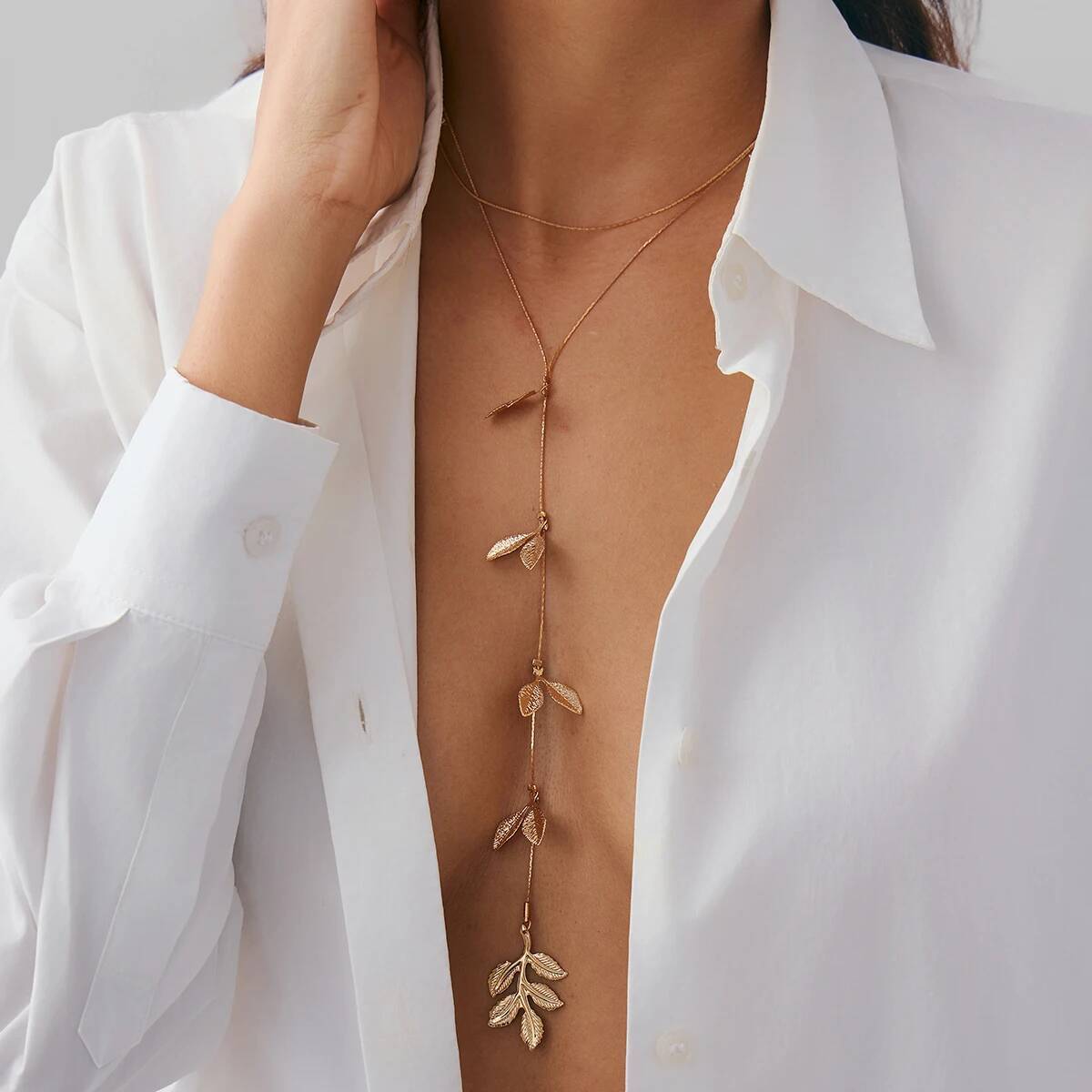 

Ingemark Simple Sexy Leaf Long Tassel Pendant Choker Necklace for Women Fashion Statement Y Shape Chest Chain Party Jewelry Gift