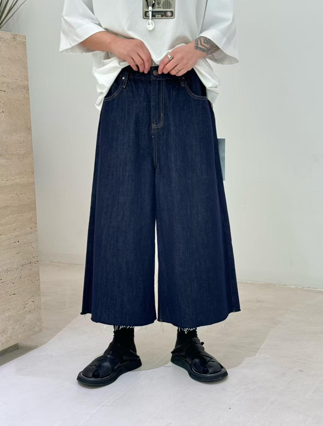 

Женские джинсовые капри с высокой талией большого размера с широкими штанинами и необработанным краем - Коллекция Весна/Лето 6655 M темно-синий