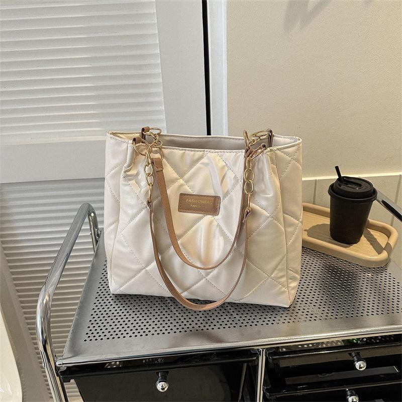Casual large-capacity bag women's spring new simple shoulder bag fashionable texture tote bag