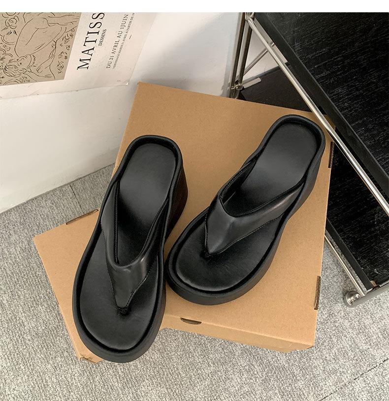 

Fashion versatile thick bottom heightening flip-flops women s 2025 new summer wear Internet celebrity beach cool slippers 34 чёрный