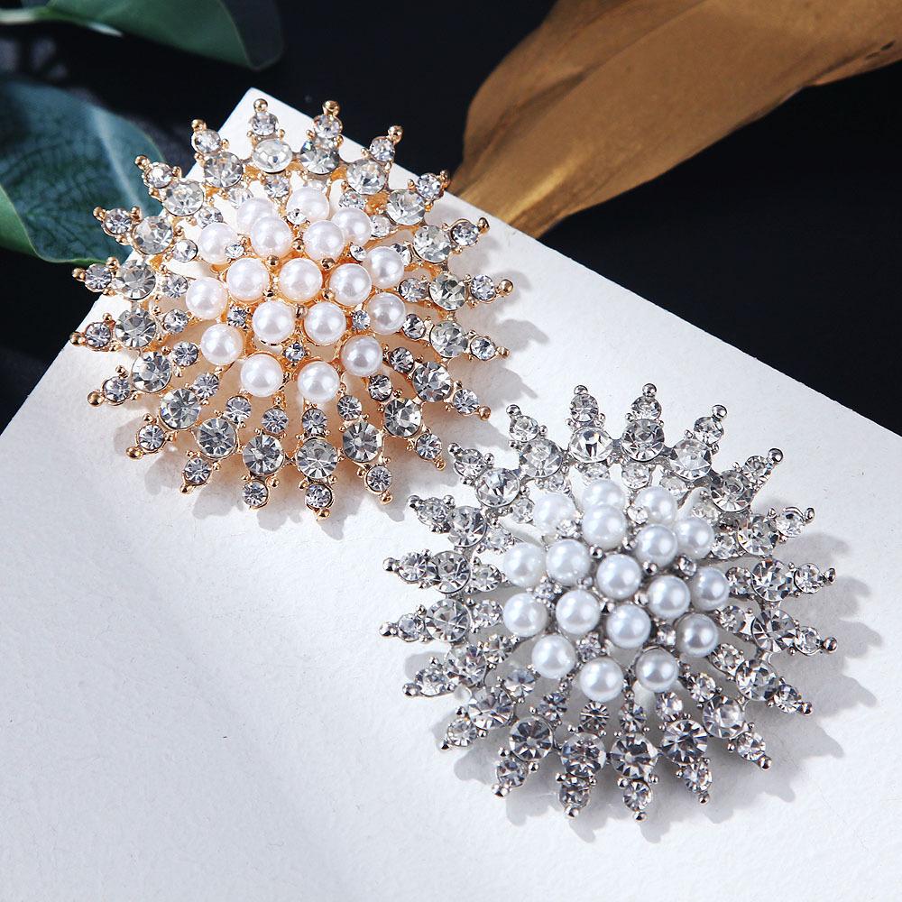 Snowflake Vintage Pearl Brooch Female Autumn and Winter Temperament Brooch Scarf Buckle Environmental Alloy Clothing Accessories Cute Style BFF Gift