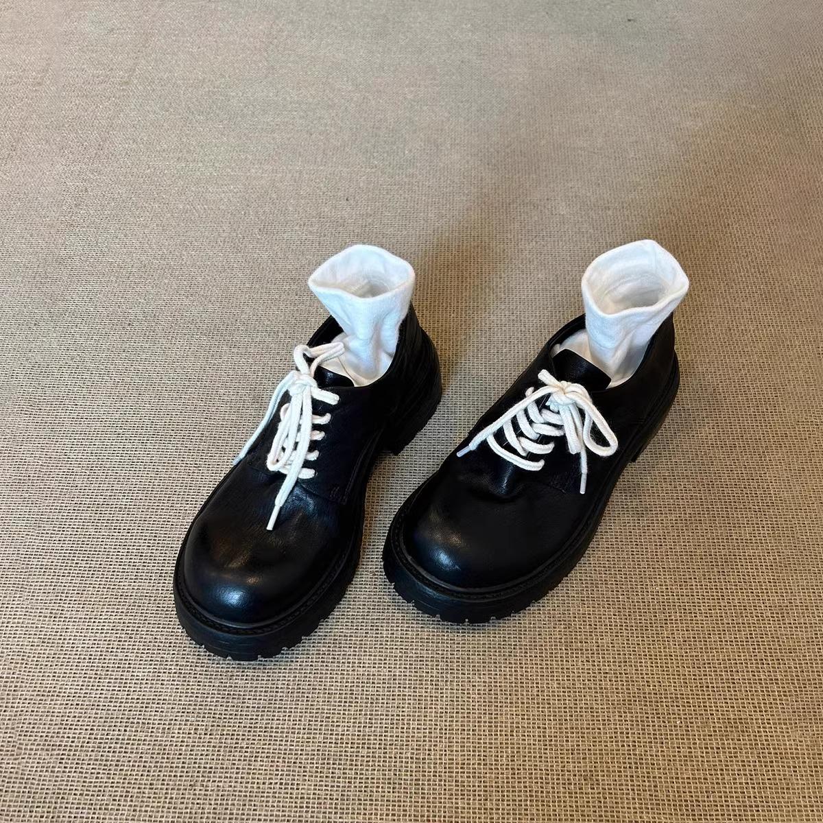 

Версия из овчины~ ретро туфли дерби на толстой подошве с большим носком для женщин, маленькие толстые каблуки, универсальные маленькие кожаные туфли на шнуровке спереди 39 чёрный