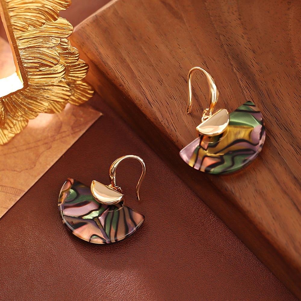 Iridescent Abalone Shell Fan Pendant Necklace with Clavicle Chain and Trendy Niche Earrings