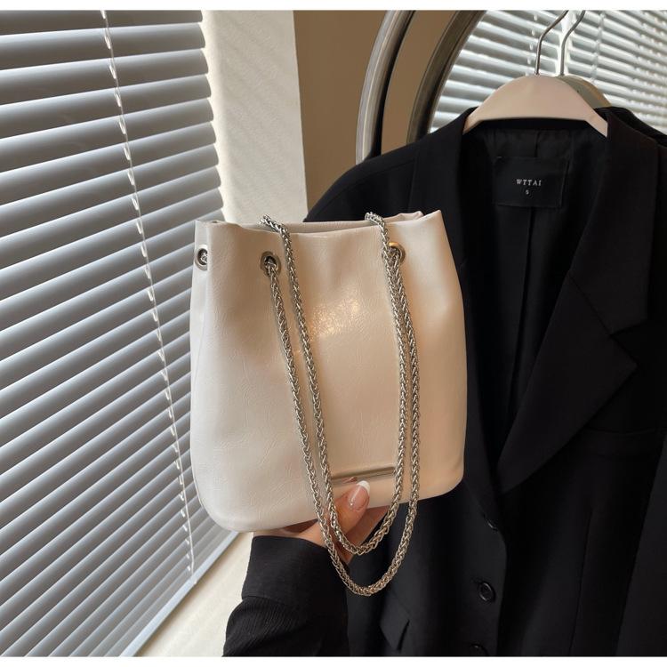 Large Capacity Bucket Underarm Bag Women's New Fashion Chain Shoulder Bag Soft Leather Versatile Bucket Bag