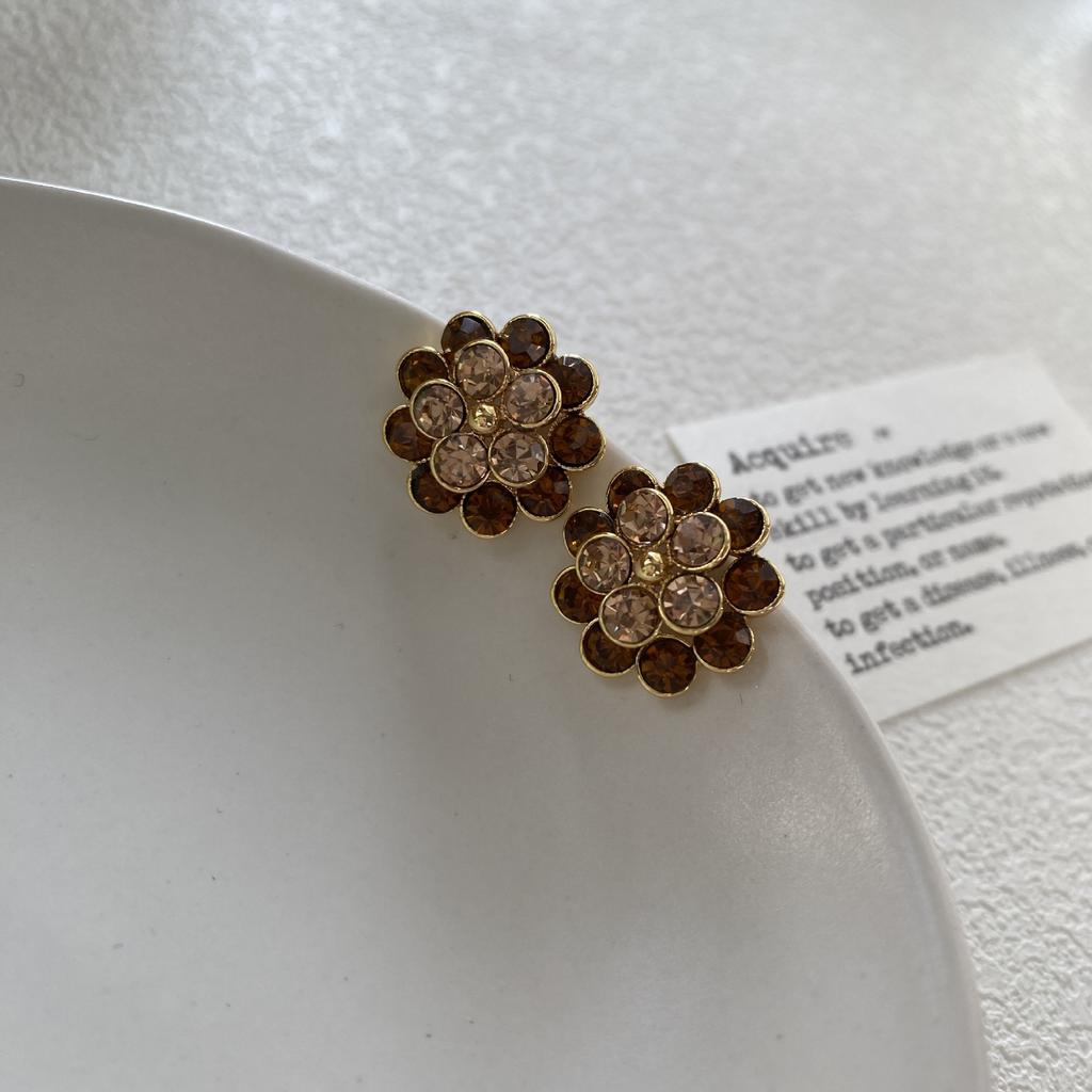 Exquisite Full Diamond Sunflower Hollow Flower Stud Earrings Temperament Exquisite Inlaid Zircon High-End Light Luxury Earrings