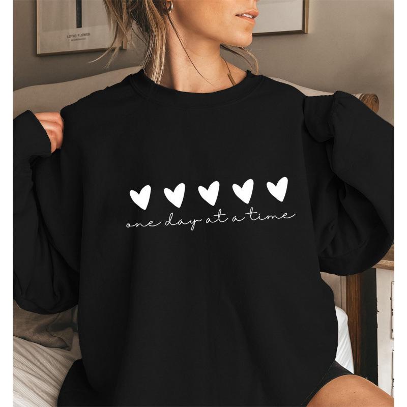 Women’s Autumn/Winter Heart Pattern Long Sleeve Round Neck Sweatshirt