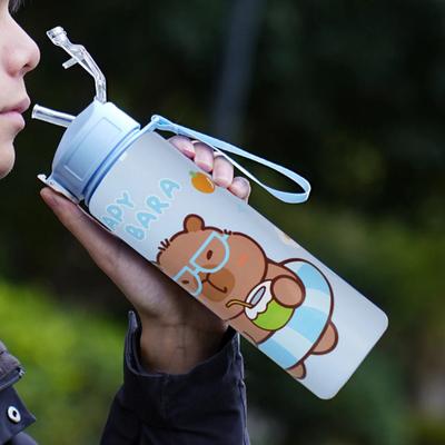 700ml Wasserflasche Schnellverschluss Ein-Knopf-Deckel Tragbare Sportwasserflasche mit Strohhalm Integrierter Griff Sicherer Verschluss Auslaufsicherer Outdoor-Wasserbecher