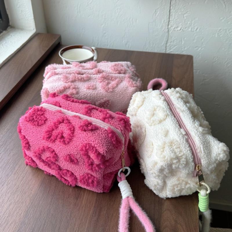 Saplı Peluş Makyaj Çantaları Yumuşak Seyahat Kozmetik Saklama Çantası Taşınabilir Aşk Baskılı Organizer Kalem Kutusu Sevimli El Çantası