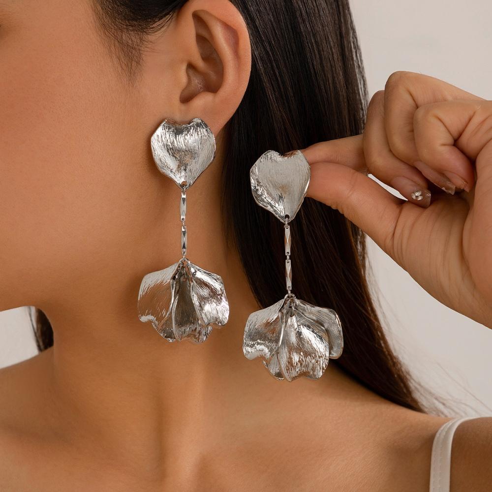 

Punk flower petal long fringed pendant earrings, hanging eardrops, wedding bride earrings, banquet gifts