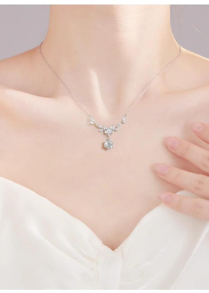 S925 Sterling Silver Moissanite Tassel Laurel Pendant Clavicle Chain Necklace with Fresh Flower Branch Design for Women