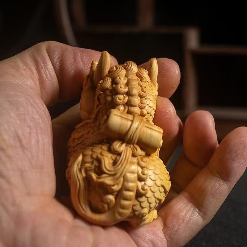 Rzeźba w drewnie Zatwierdzona przez maskotkę Qilin rzeźby figurki Rzeźba z litego drewna Urocza Dekoracja do domu pokoju biura bogactwa szczęścia Feng Shui