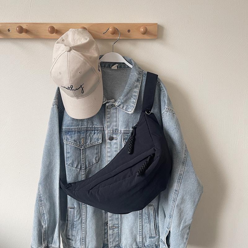 Large-capacity bag women's new casual shoulder messenger bag is now popular commuter dumpling bag