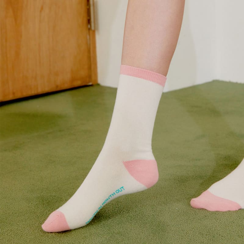 MONTH IN MONTH OUT color match_ivory&pink