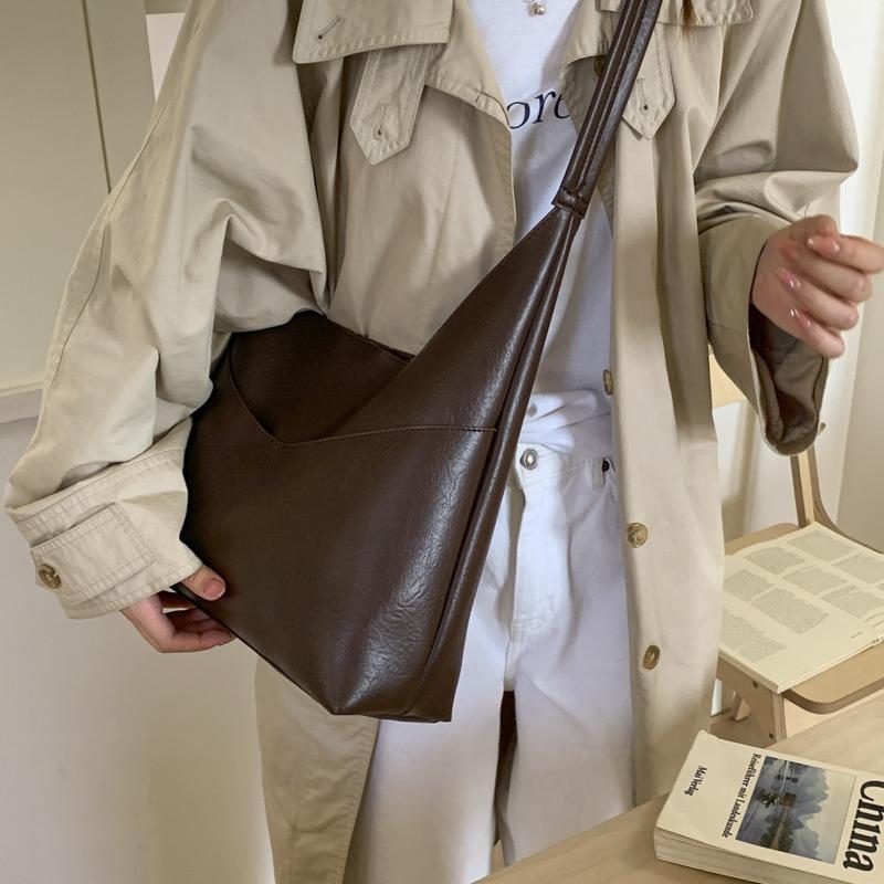 Large Capacity Bag Women's Autumn Retro Shoulder Tote Bag Soft Leather Commuter Tote Bag Casual and Simple