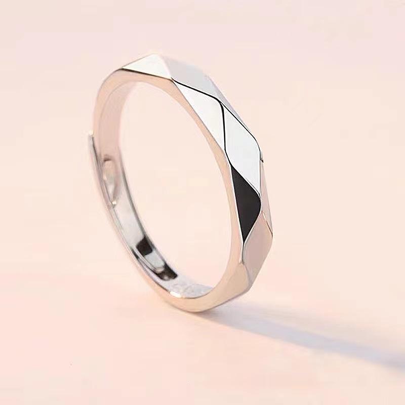 Möbius Strip Couple Rings: Unique Design for Men & Women - Valentine s Day Gift