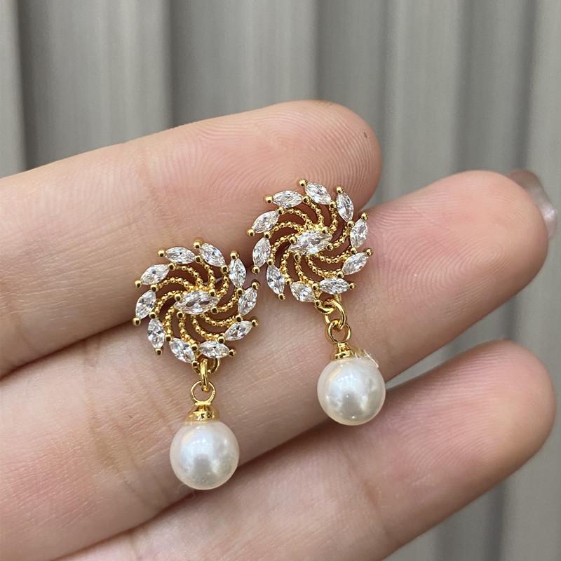 

Korean version of Hot Wheels pearl stud earrings produce unique creative personalized ear jewelry