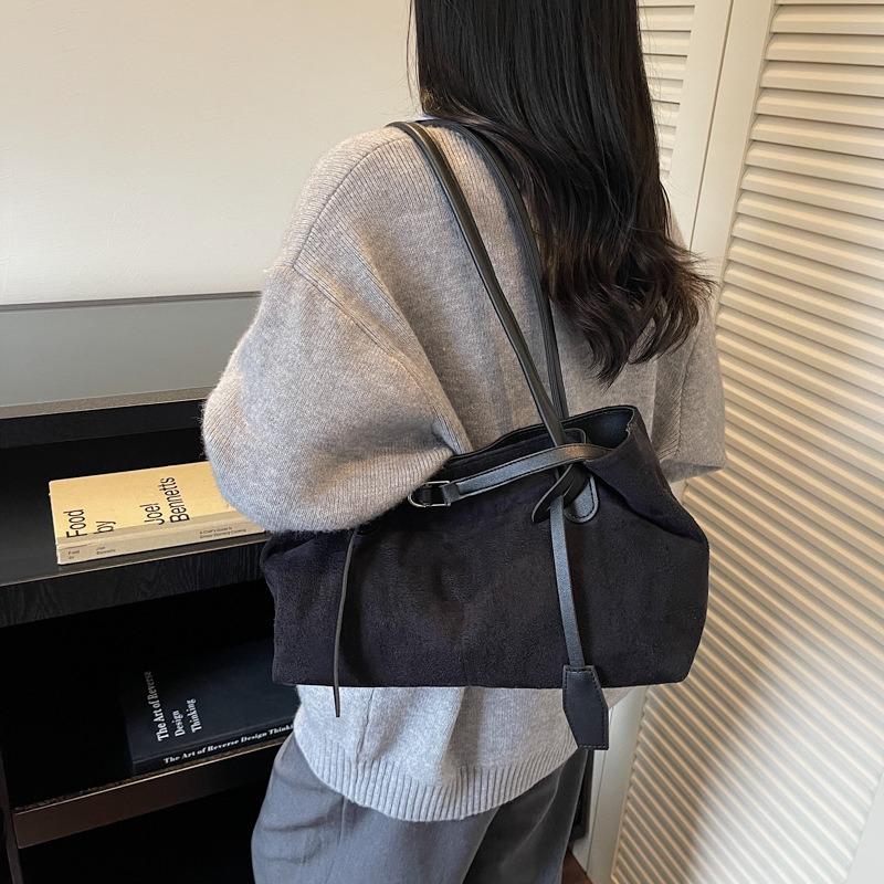 Deerskin fleece bag women's new autumn and winter fashion high-end shoulder messenger bag large-capacity commuter tote bag