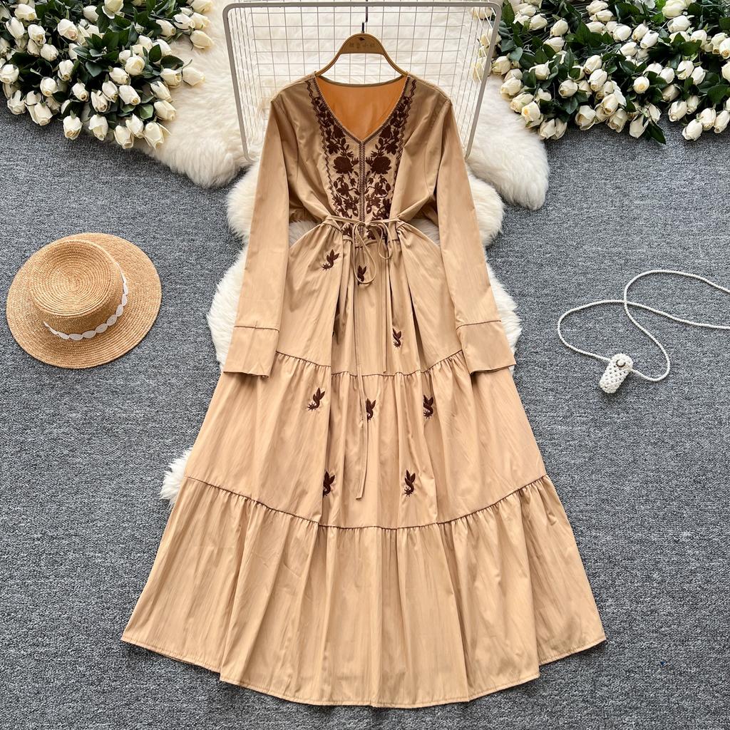 Vintage Western Style Embroidered V-neck Strap Up Waist Long Sleeve Dress for Women French Elegant Grand Swing Long Dress