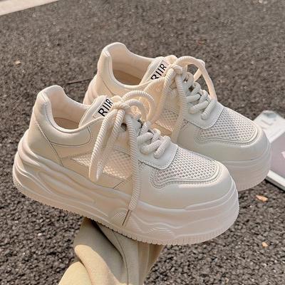 Kleine weiße Schuhe aus Leder für Damen, Frühjahr, neue Plateauschuhe für Damen, bequeme, schlichte Boardschuhe, lässig, vielseitig, farblich passende Damenschuhe