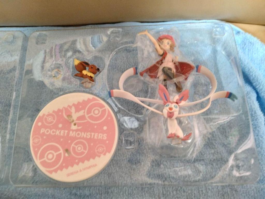 [USED] Serena & Sylveon GEM Figure with first-run bonus