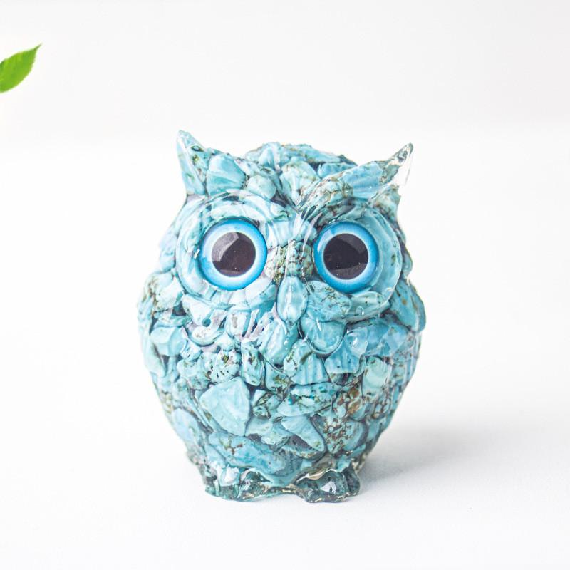 Uil als bureaudecoratie van kristalhars met glinsterende steentjes, ideaal als cadeau voor thuis of op kantoor.