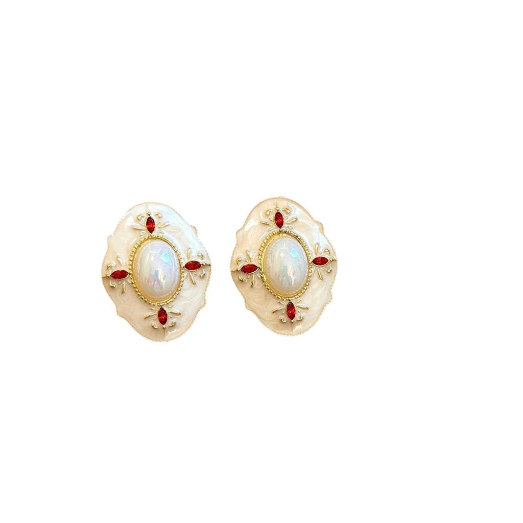 Vintage Retro Flower Stud Earrings - Light Luxury, High-End Design, Versatile for Women's Accessories