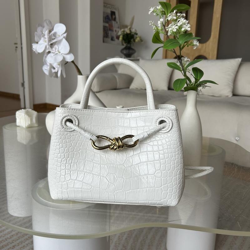 2026 New Leather Women's Bag Fashion Trendy Crocodile Pattern Stone Pattern Woven Butterfly Buckle Commuter Tote Small Bag Cross-border