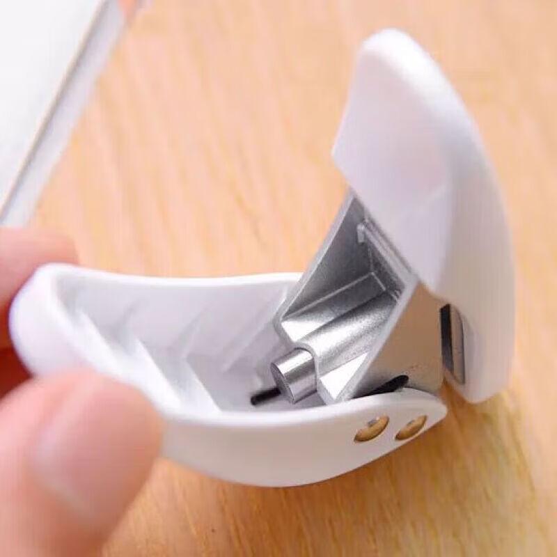 Deli 0111 Single Hole Puncher 5-Pack CN plug (adapter included)