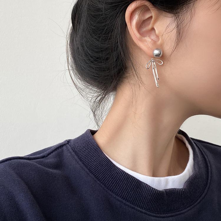 Women's Cool-Toned Gray Pearl Bow Stud Earrings - Luxury Fashionable Cold Style Ear Jewelry