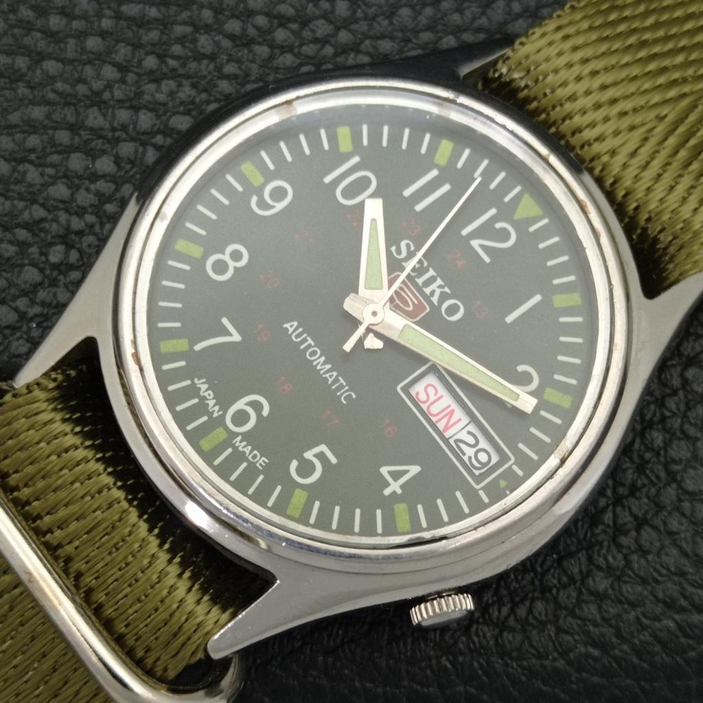 Seiko 5 AUTOMATIC JAPAN MENS VINTAGE GREEN COLOR DIAL WATCH A701658-5 R206c-a701658