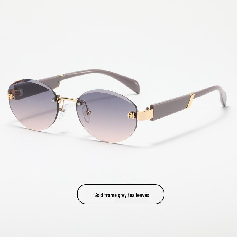 Stylish Metal Frame Sunglasses for Women - Trendy Street Style & Sun Protection