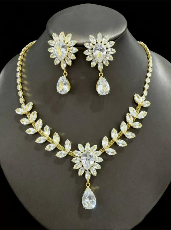 Elegant Bride Jewelry Set: European & American Necklace & Earrings for Evening Gowns