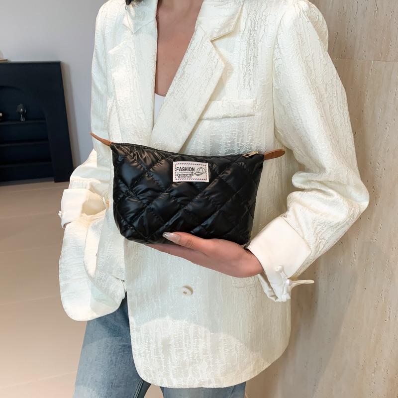 Elegant Handheld Quilted Makeup Pouch For Girls With Soft Pu Material And Trendy Design