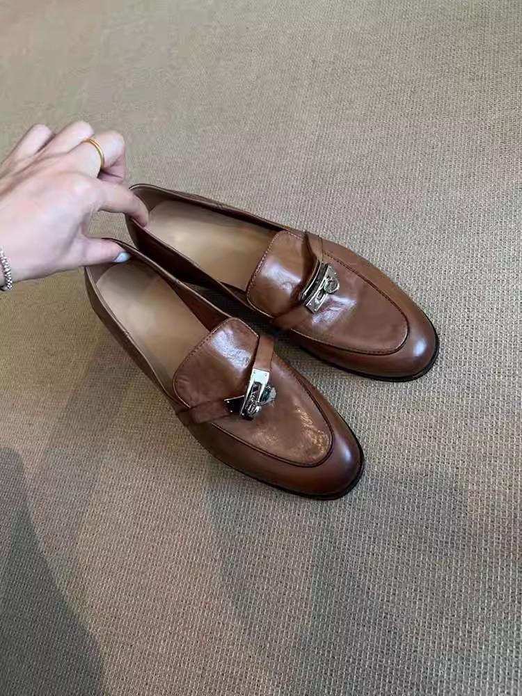 Ретро британский стиль круглая голова лошадь пряжка лоферы пряжка-замок полированные маленькие кожаные туфли один педаль одиночные туфли 40 коричневый 4130₽