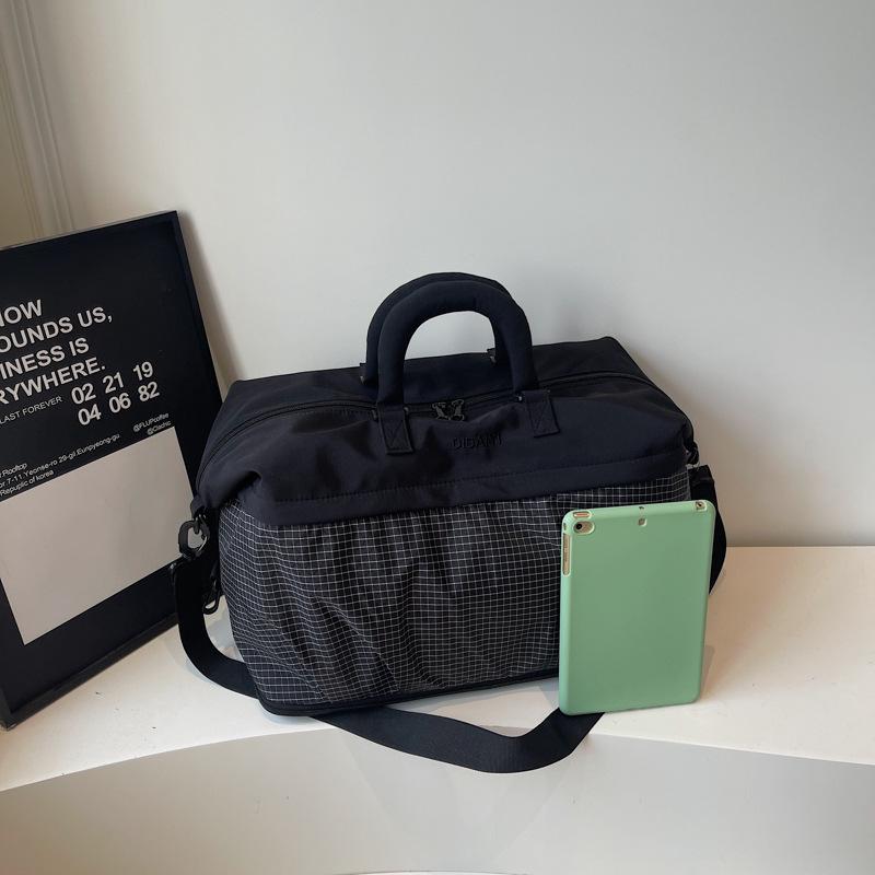 

Lightweight Versatile Gym Bag with Large Capacity and Wet/Dry Separation for Travel 40x30x21 cm чёрный