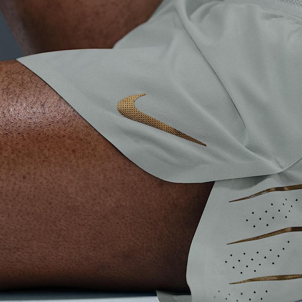 Nike Pantaloncini Sportivi Elasticizzati con Logo Uomo Pantaloncini Argento Chiaro HQ4197-034