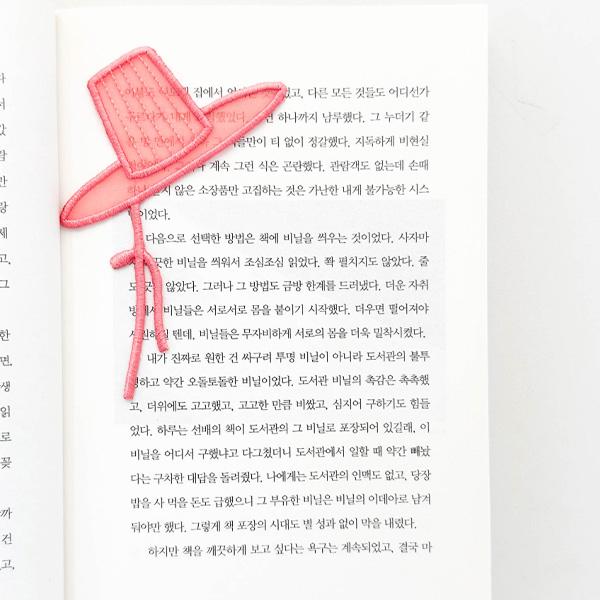 Gat Bookmark – MU:DS 2024 Selected Design