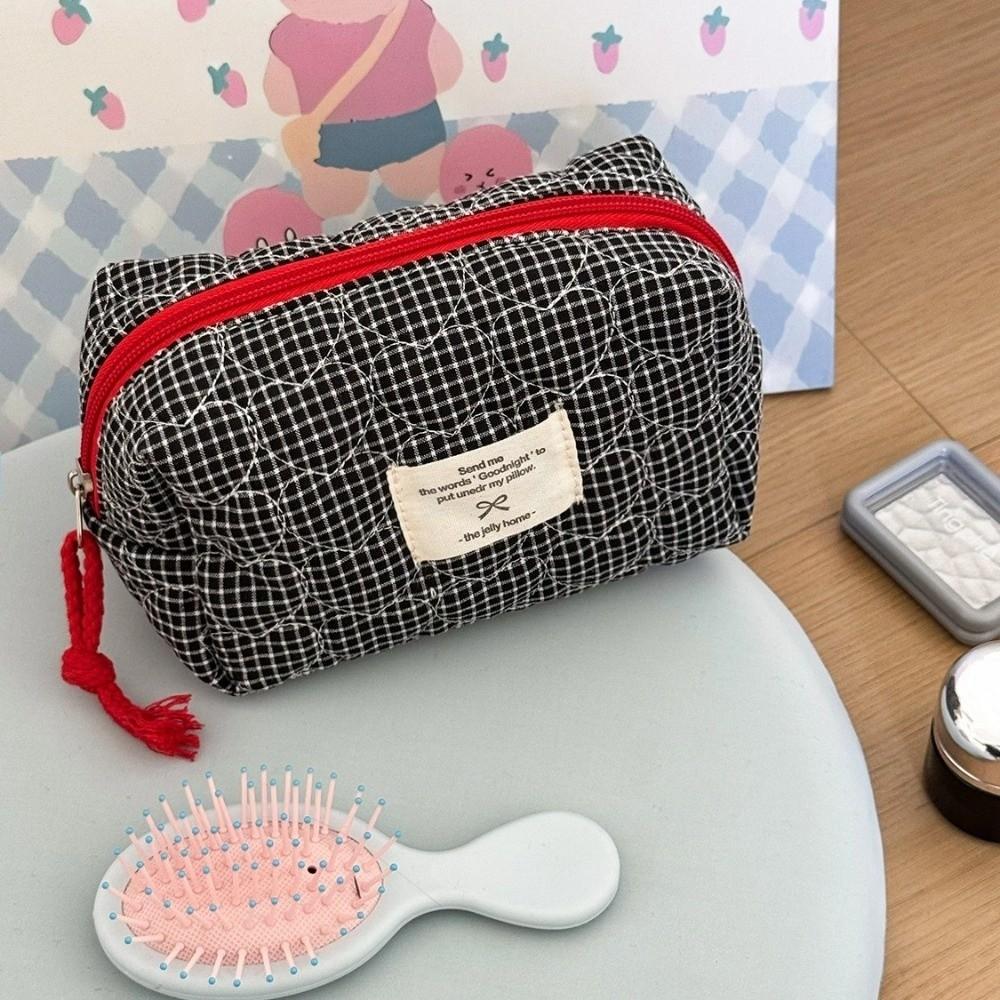 Classic Quilted Heart Makeup Bag Large Capacity Zipper Cosmetic Bag Korean Style Plaid Toiletry Pouch Outdoor