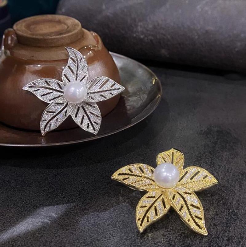 Fashion Shiny Hollowed Out Leaves Brooch For Women Elegant Unique Corsage Exquisite Pins Clothing Accessories Gifts